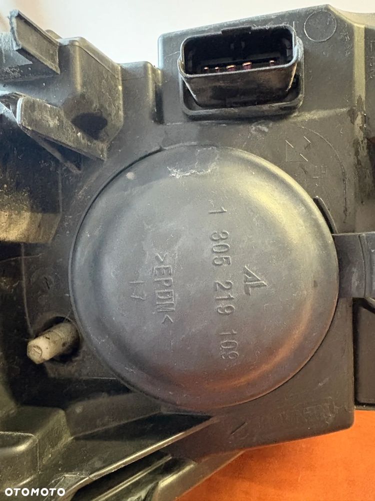 LAMPA PRZÓD PRAWA LIFT EU USZKODZONE MOCOWANIE 260103761R Renault Megane III - 10