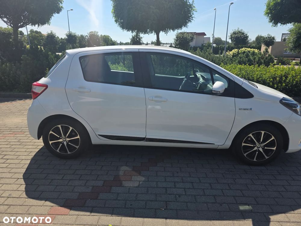 Toyota Yaris Hybrid 100 Selection Platinum - 6