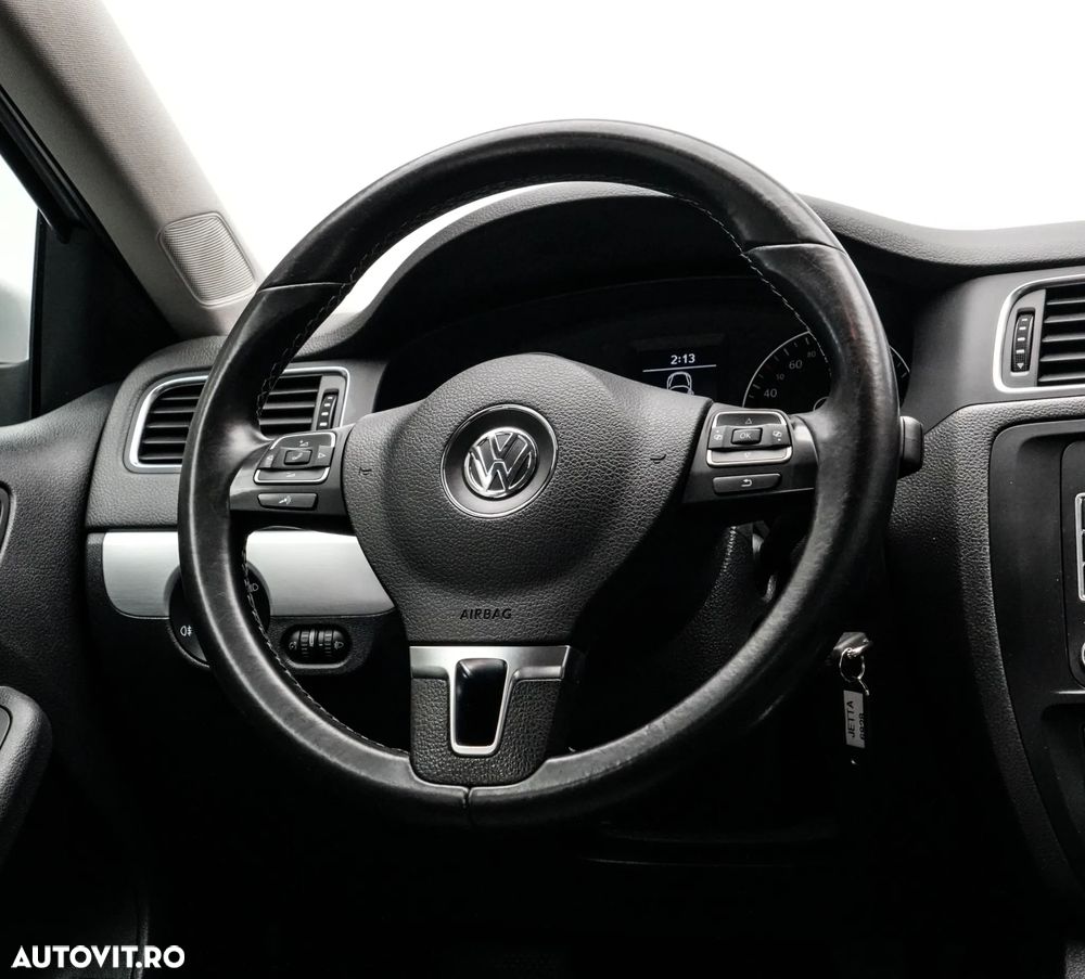 Volkswagen Jetta - 17