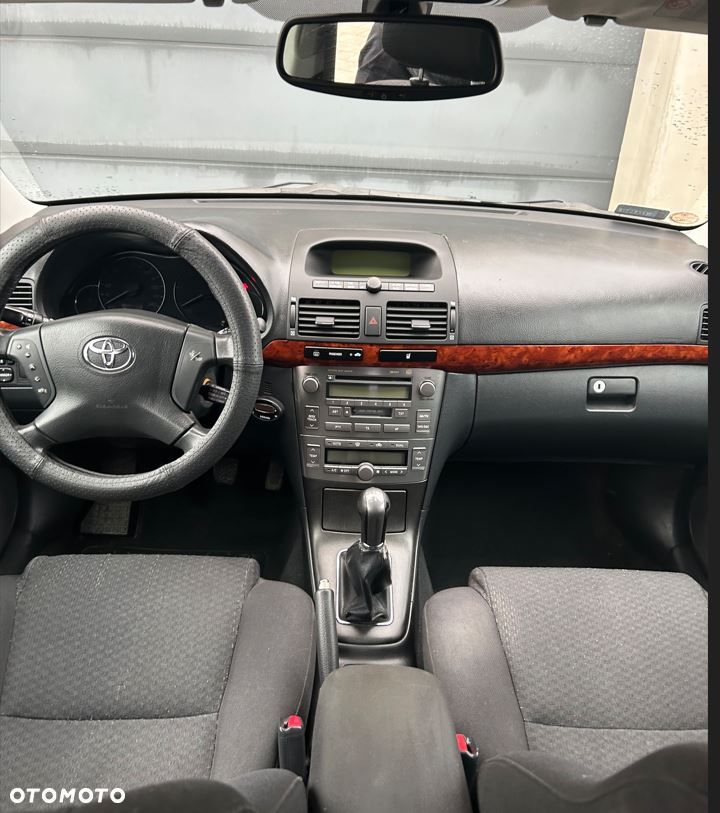 Toyota Avensis - 21