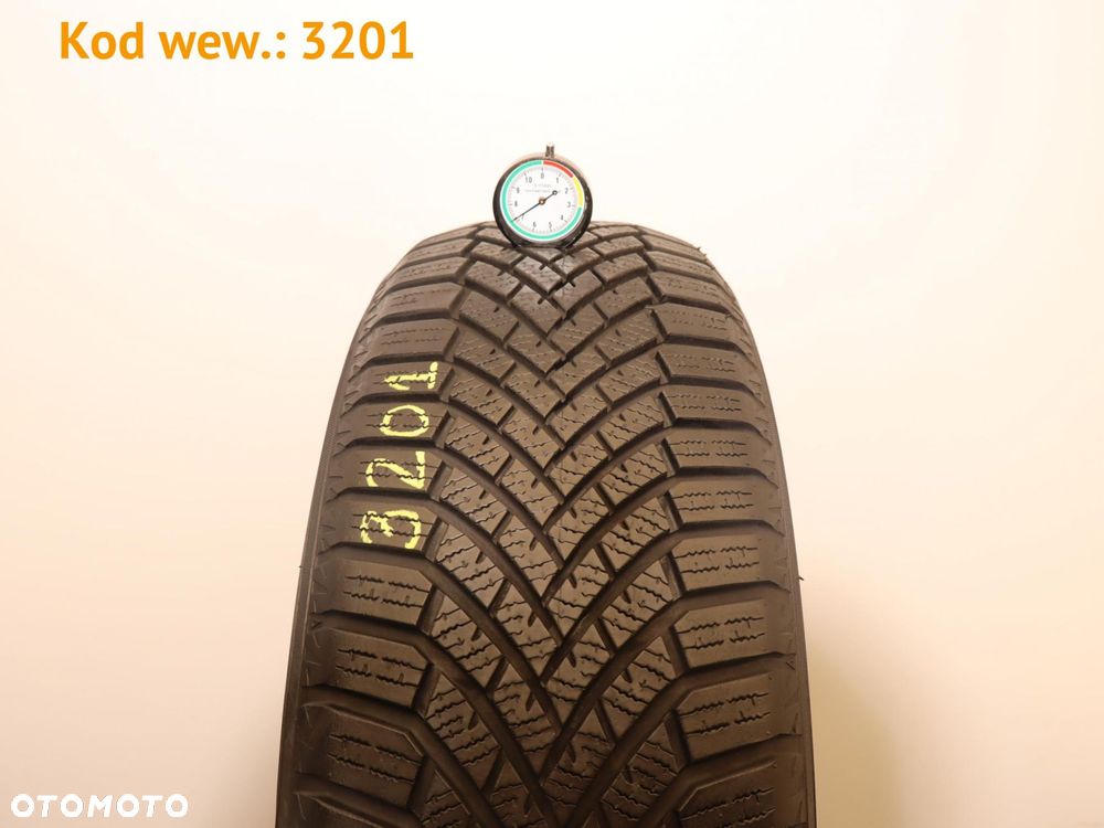 Yokohama BluEarth Winter V906 - 215/60 R17 - 1