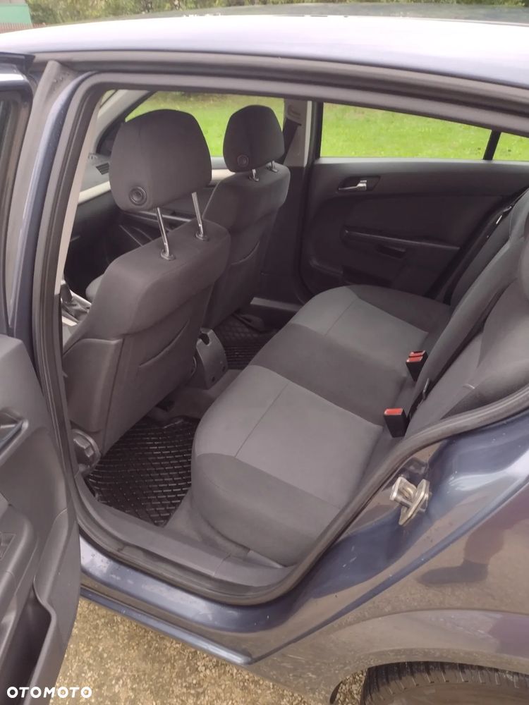 Opel Astra 1.9 CDTI Cosmo - 11