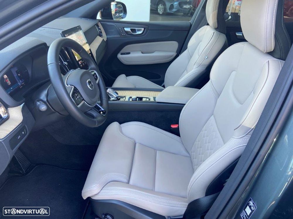 Volvo XC 60 2.0 T6 PHEV Plus Dark - 12