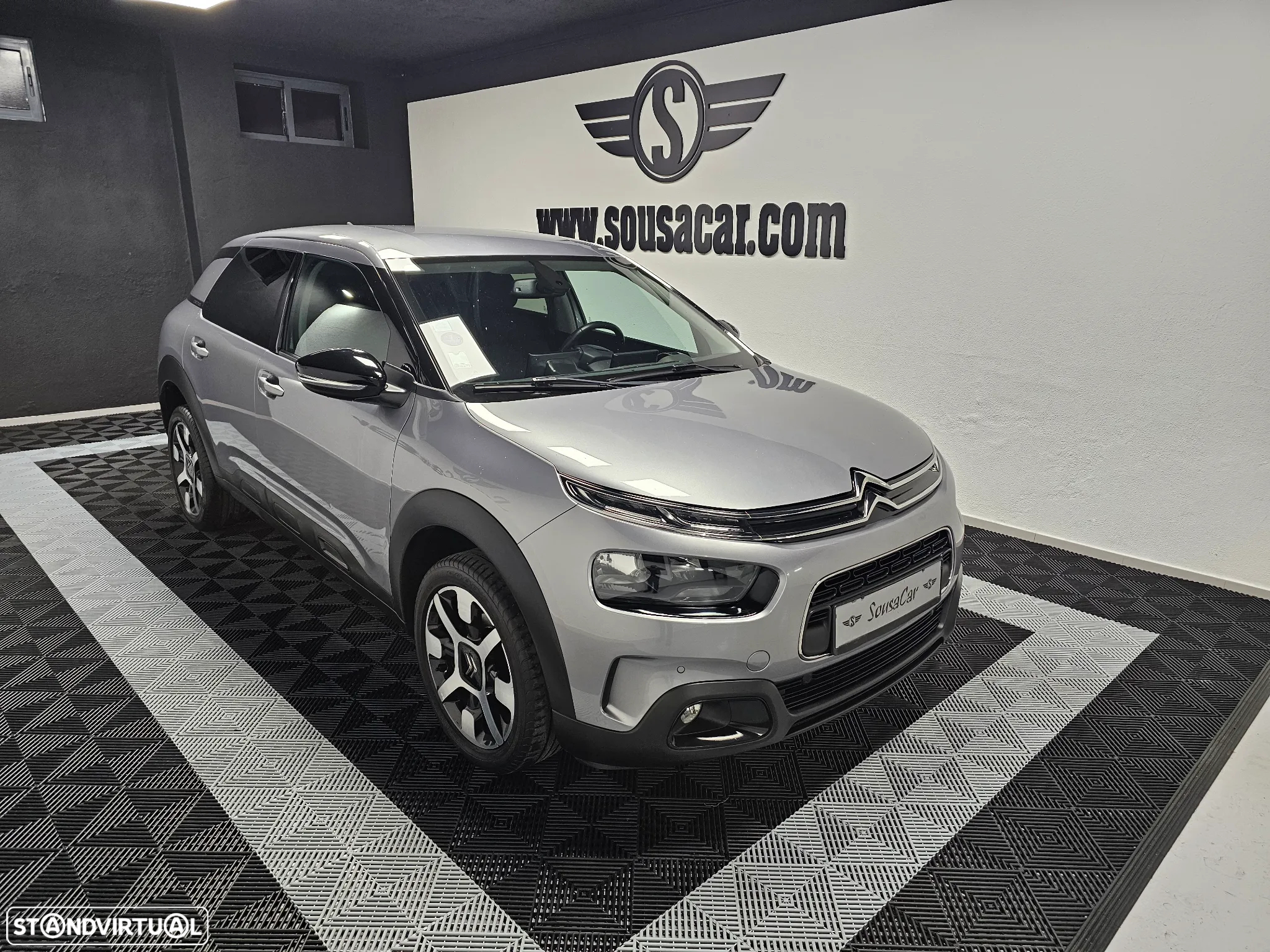 Citroën C4 Cactus 1.2 PureTech Shine EAT6 - 4