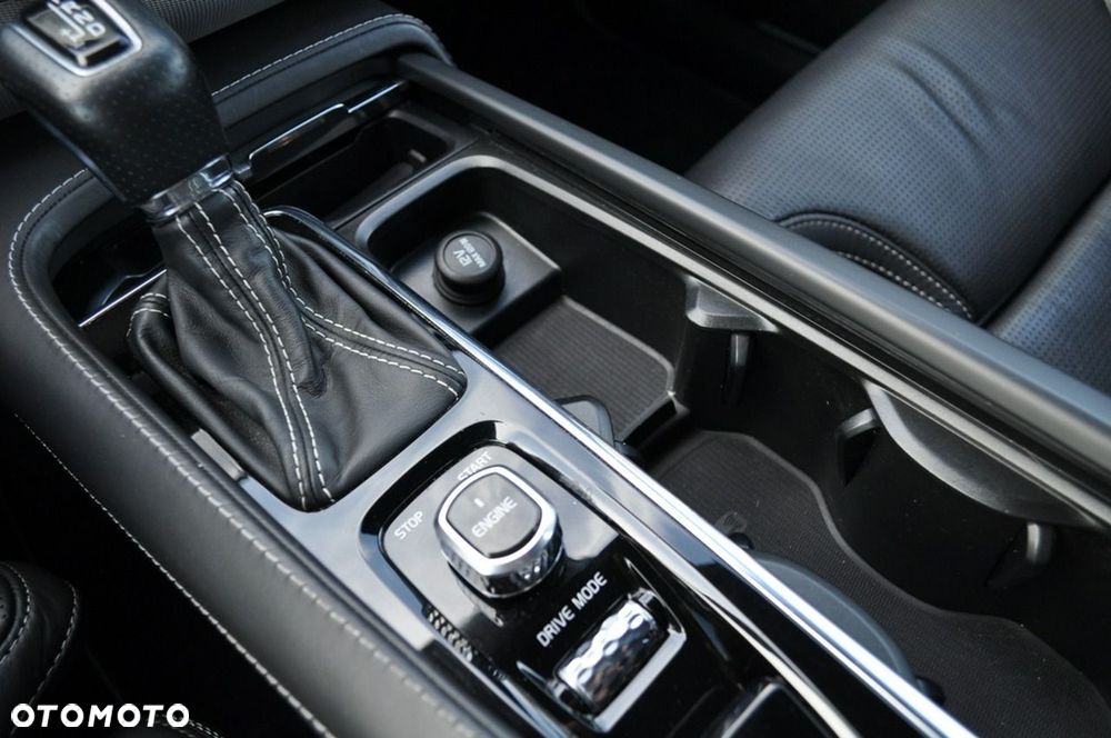 Volvo XC 90 T5 AWD R-Design - 32