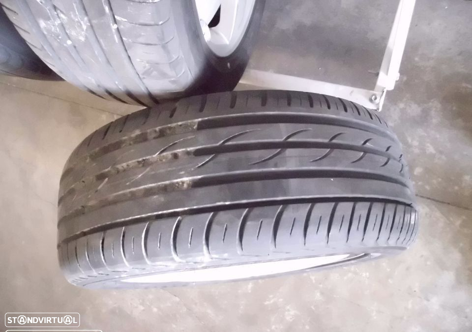 Conjunto de Pneus e Jantes Renault - 265/55/R16 - 2