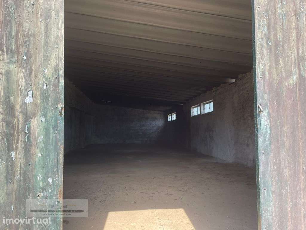 Terreno para construção de 2 fogos, com um armazem de 120 m2, em Za... - Grande imagem: 3/17