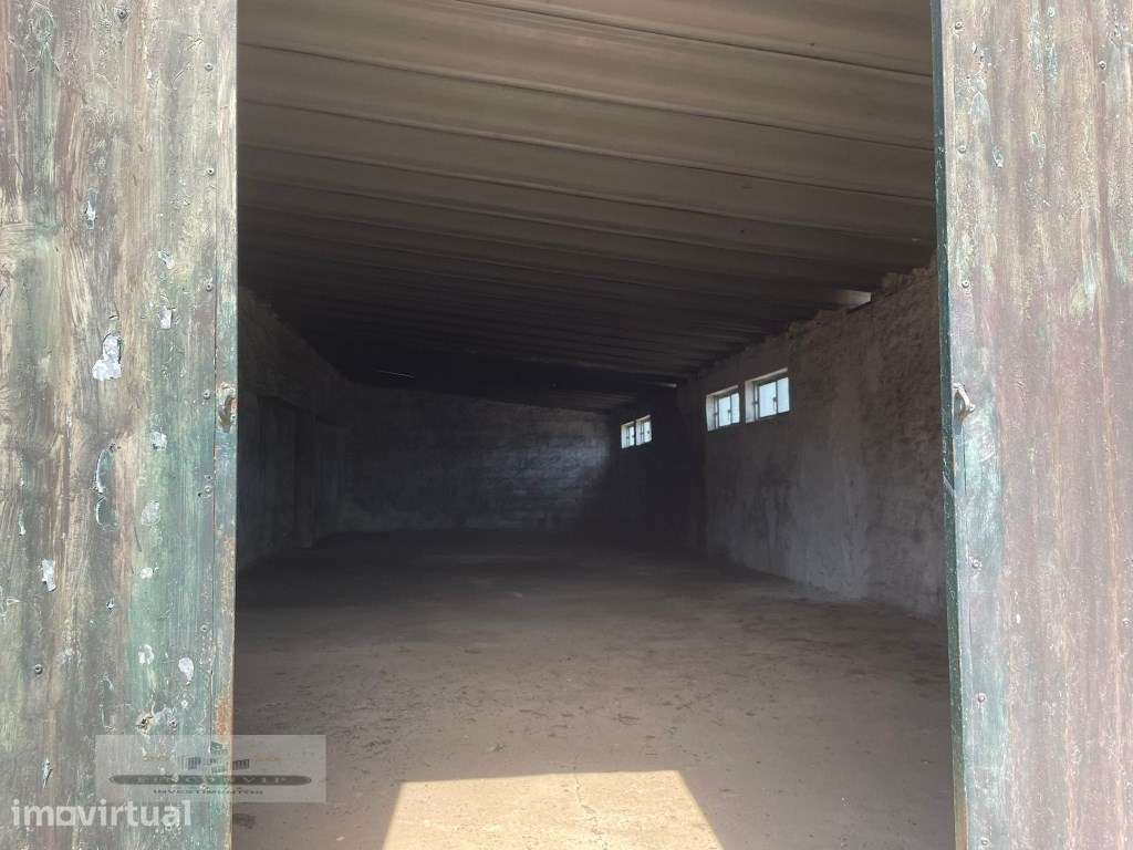 Terreno para construção de 2 fogos, com um armazem de 120 m2, em Za... - Grande imagem: 3/17