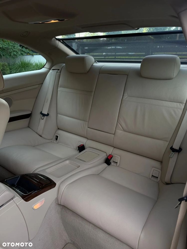 BMW Seria 3 325d Coupe Edition Exclusive - 32