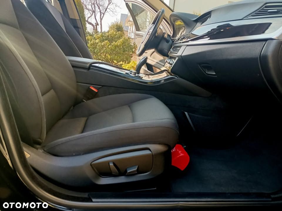 BMW Seria 5 520d xDrive - 12