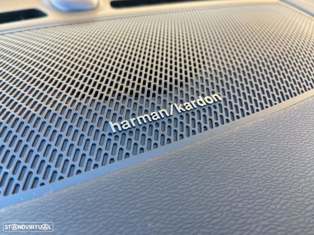 Volvo XC 40 2.0 B3 Black Edition - 21