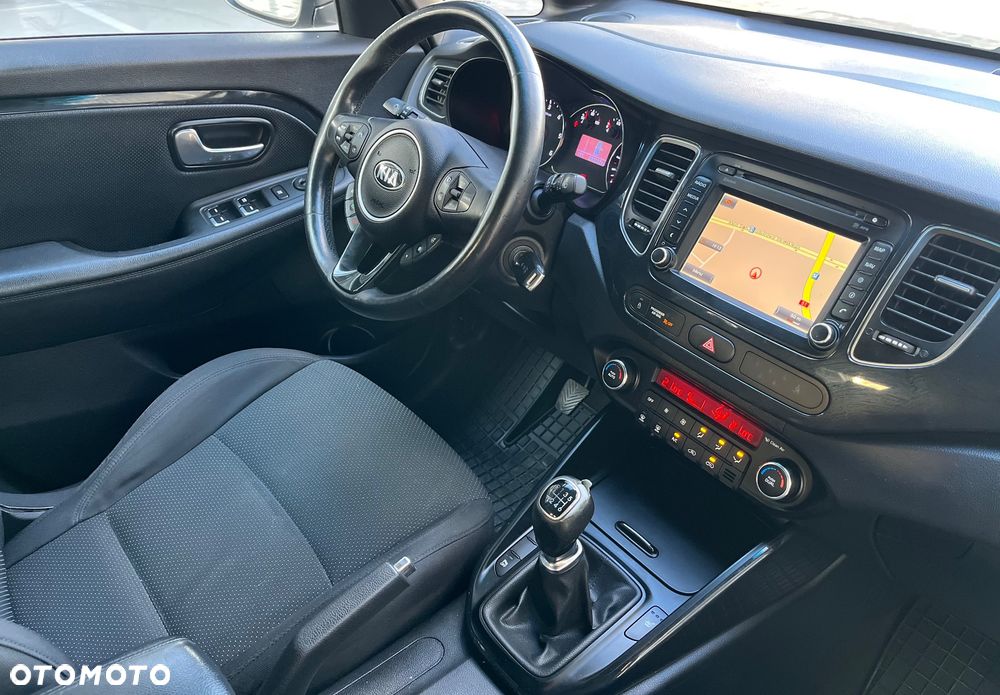 Kia Carens - 26