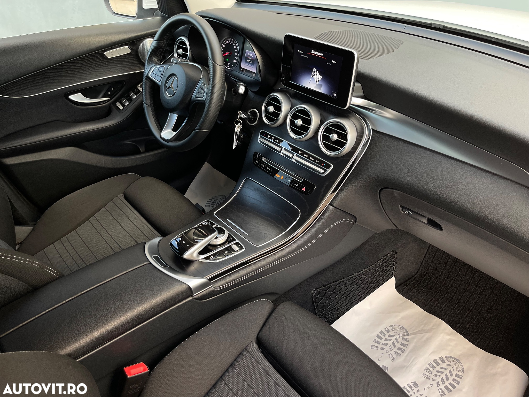 Mercedes-Benz GLC 220 d 4MATIC - 12