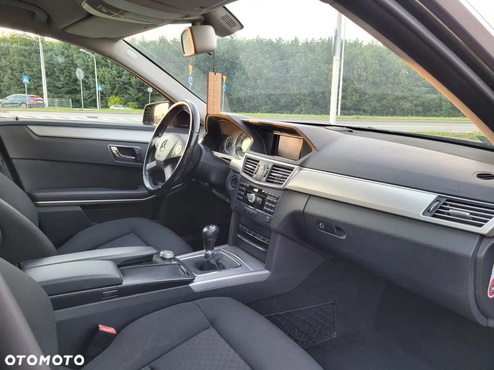 Mercedes-Benz Klasa E 220 CDI DPF BlueEFFICIENCY Avantgarde - 13