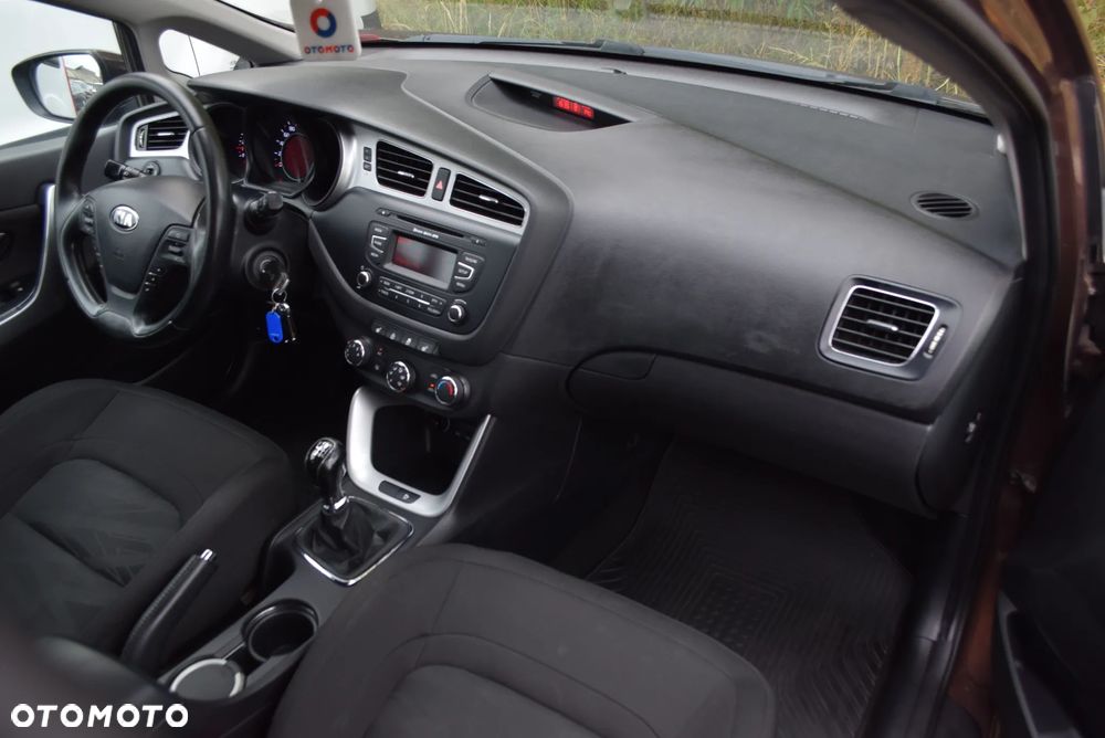 Kia Ceed 1.6 GDI Dream Team Edition - 14