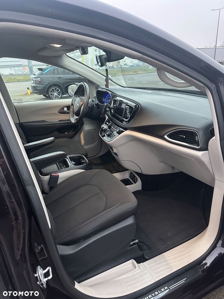 Chrysler Pacifica - 13