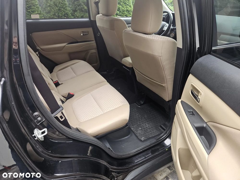 Mitsubishi Outlander - 10