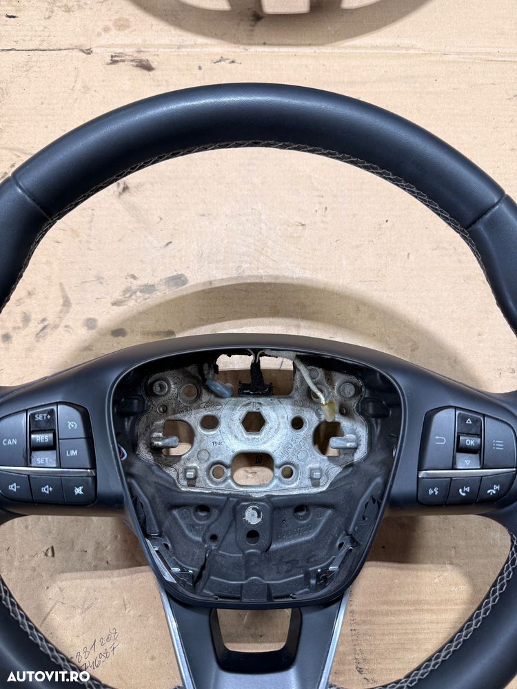 Volan piele cu comenzi FORD PUMA an 2019-2025 uzura minima - 4