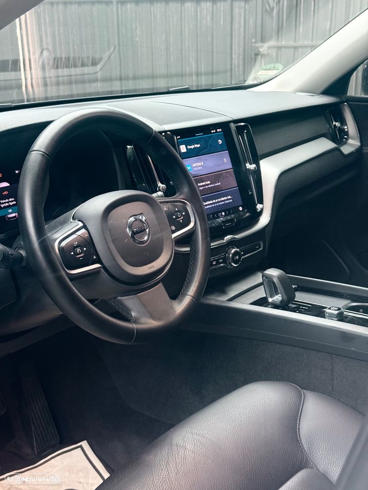 Volvo XC 60 B4 D AWD Plus Dark - 2