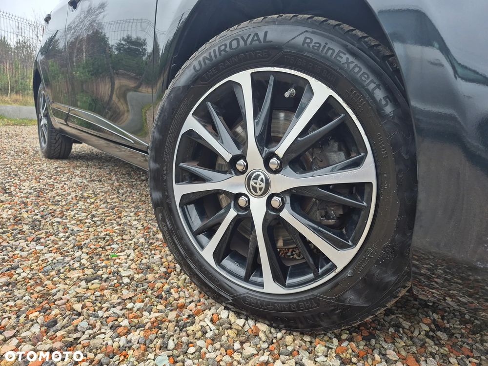 Toyota Yaris Hybrid 100 Premium - 33