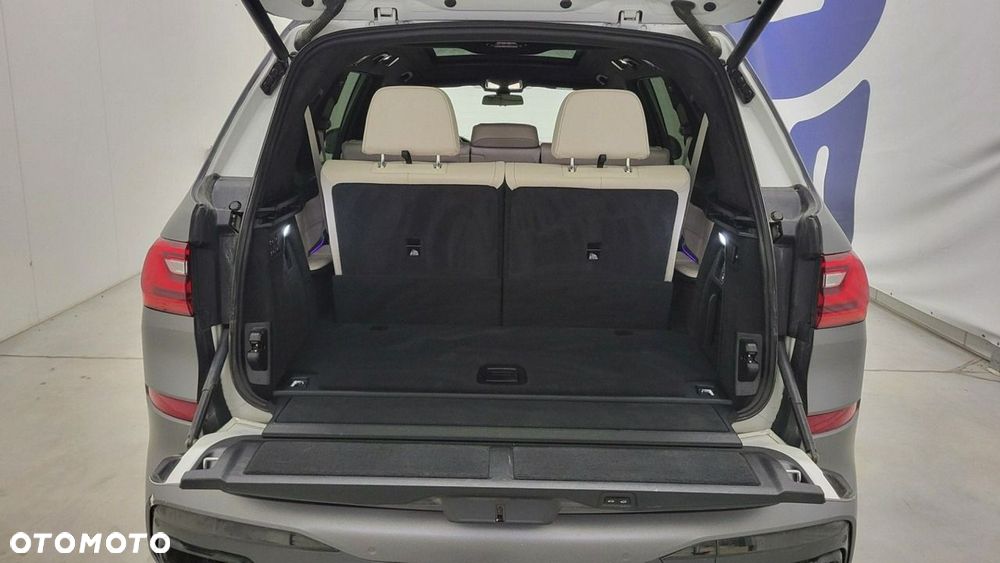 BMW X7 M50i sport - 29
