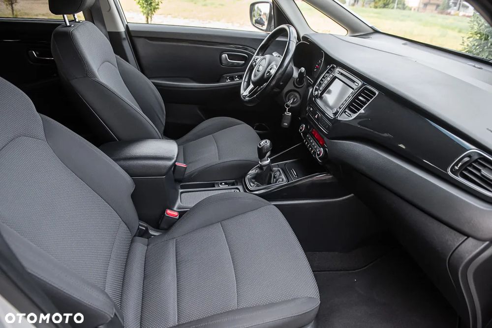 Kia Carens - 30