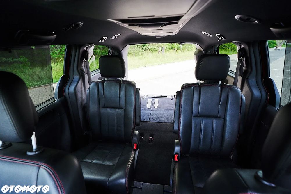 Dodge Grand Caravan - 38