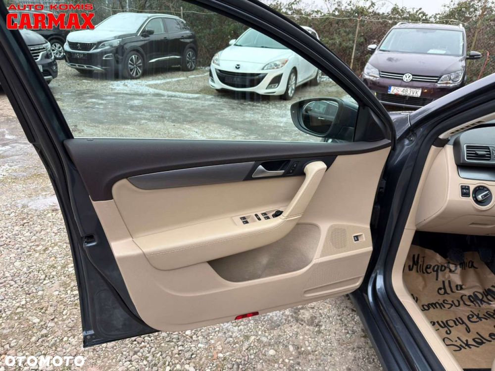 Volkswagen Passat - 11