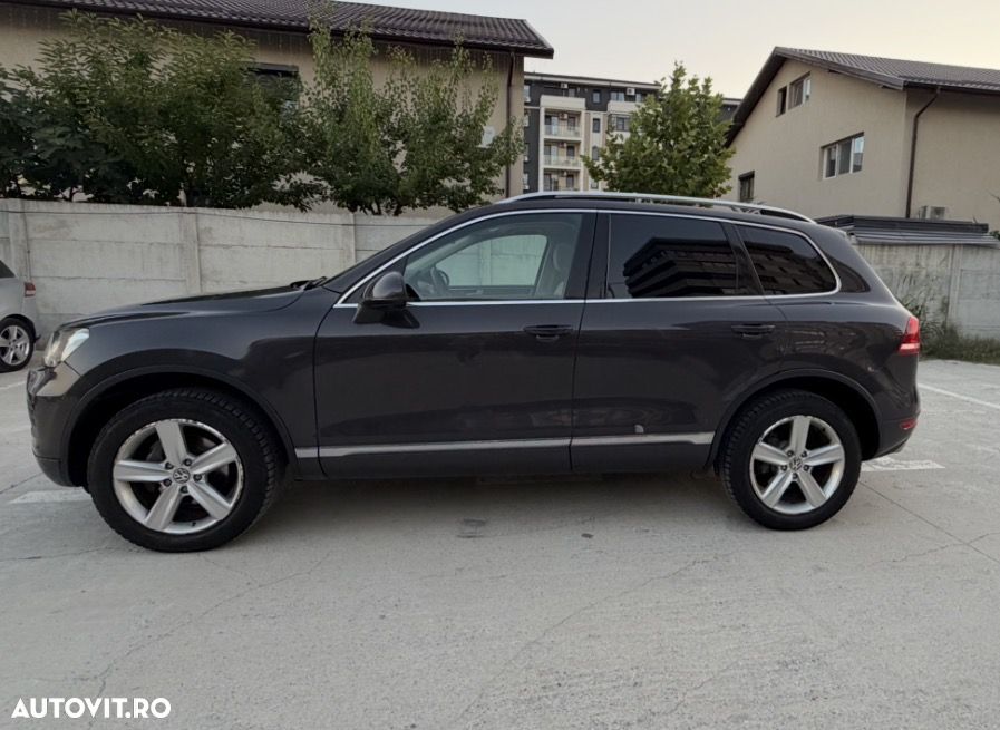 Volkswagen Touareg - 1