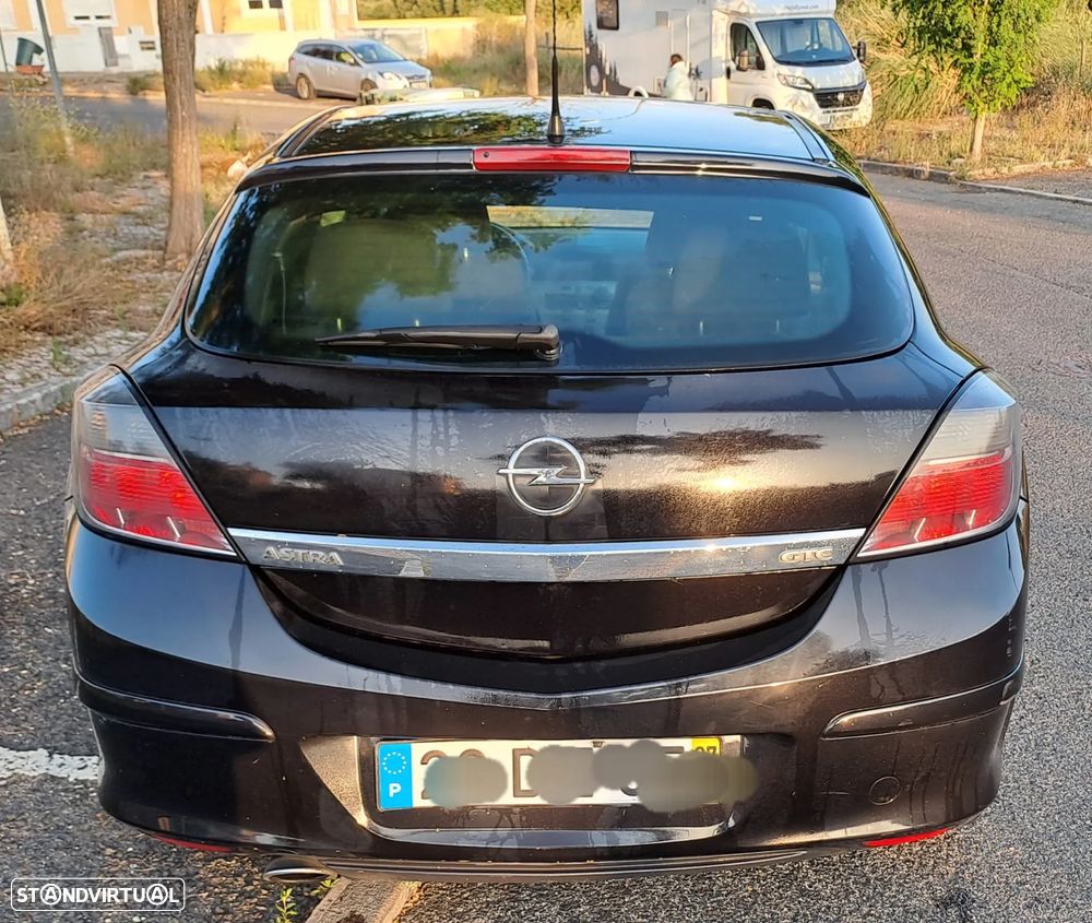 Opel Astra GTC 1.9 CDTi - 11