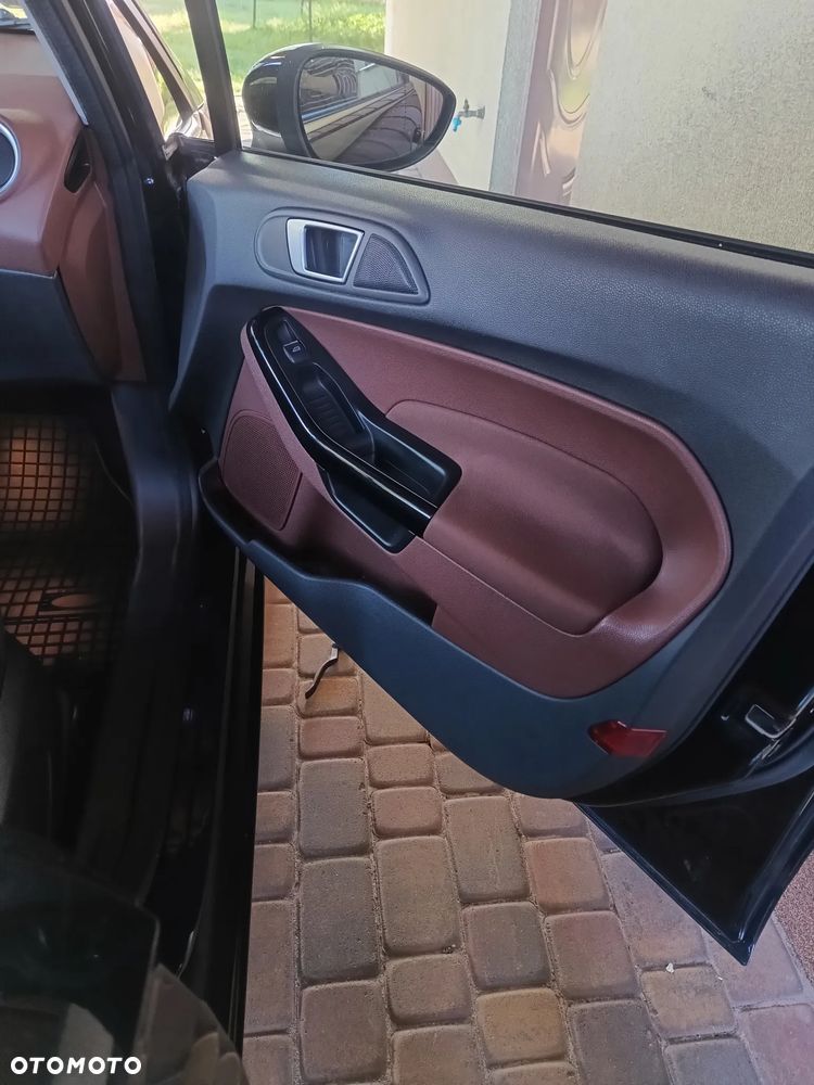 Ford Fiesta 1.6 TDCi DPF Titanium - 12
