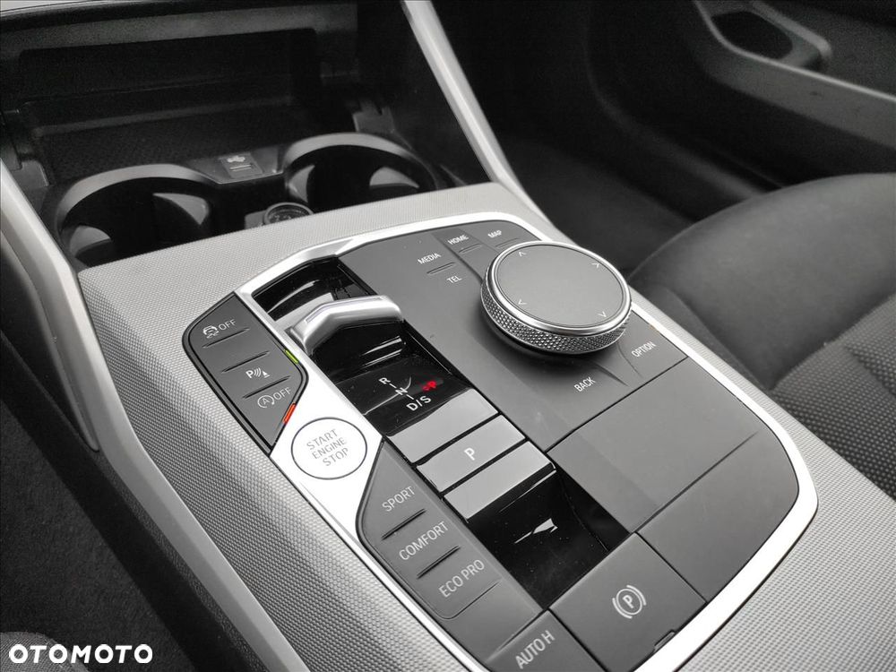 BMW Seria 3 318i - 17