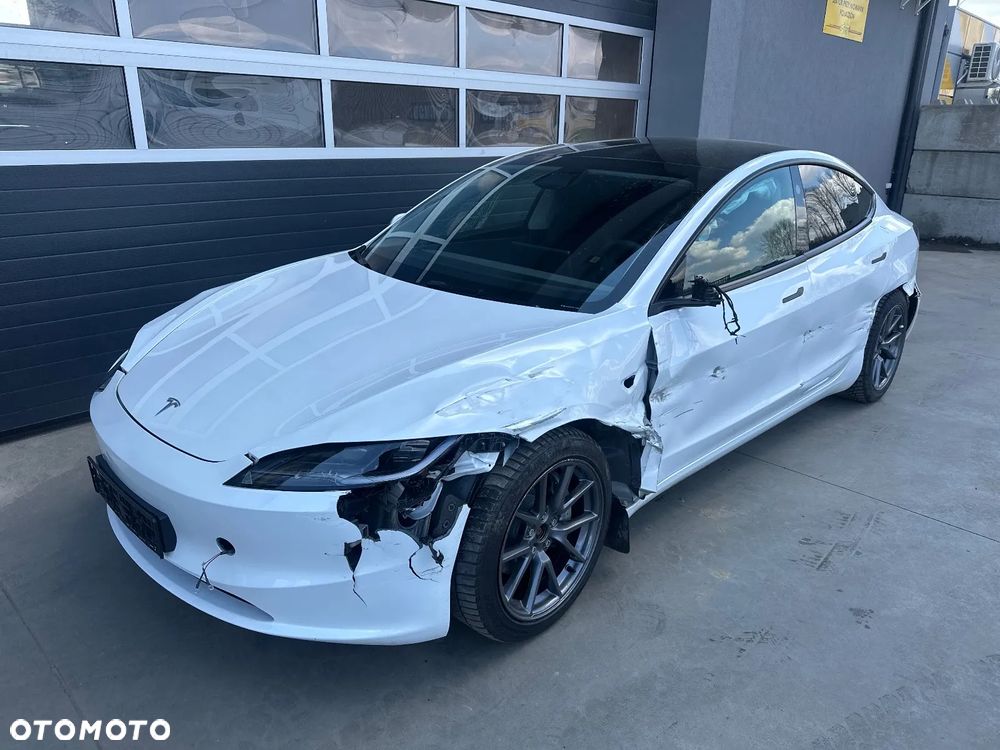 Tesla Model 3 - 5