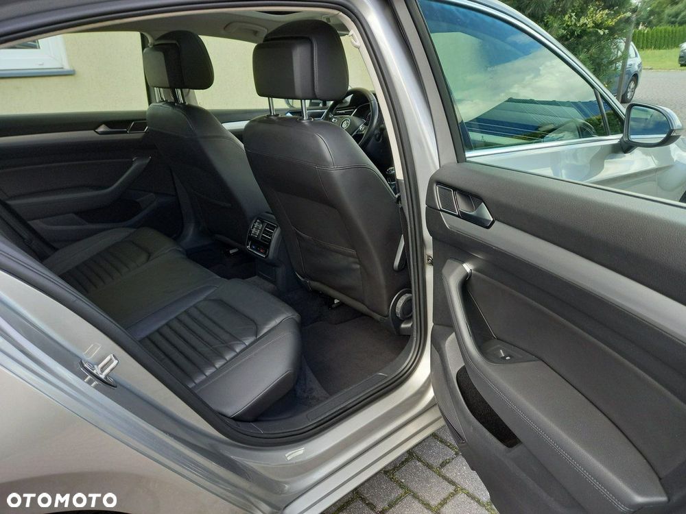 Volkswagen Passat 2.0 TDI (BlueMotion Technology) Highline - 27