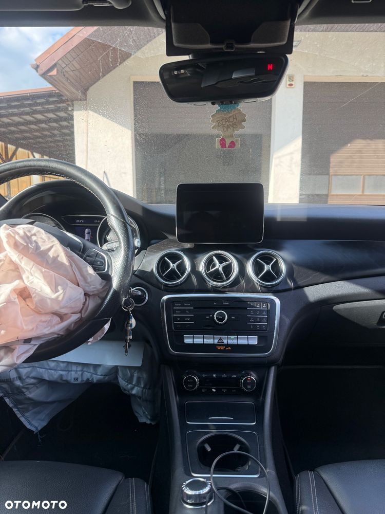 Mercedes-Benz CLA 250 7G-DCT - 12