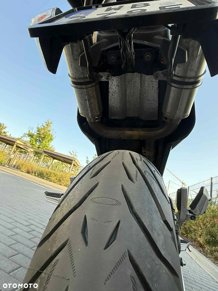 Suzuki GSR - 12