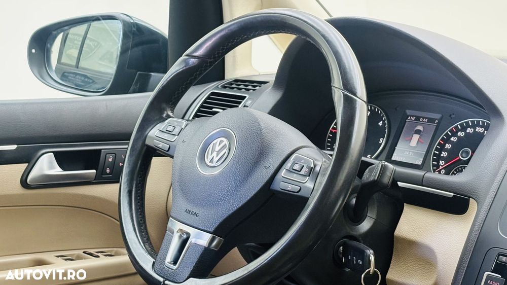 Volkswagen Touran - 15