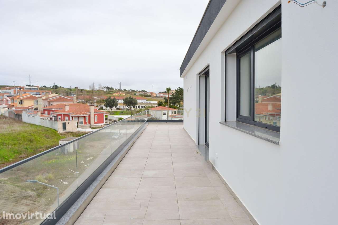 Penthouse T4 com 3 Suítes e Terraço Panorâmico na Lourinhã - Grande imagem: 2/25