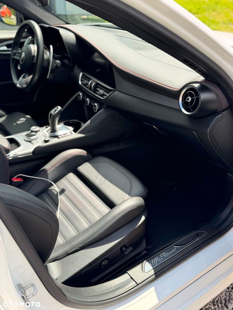 Alfa Romeo Giulia 2.0 Turbo Tributo Italiano Q4 - 13