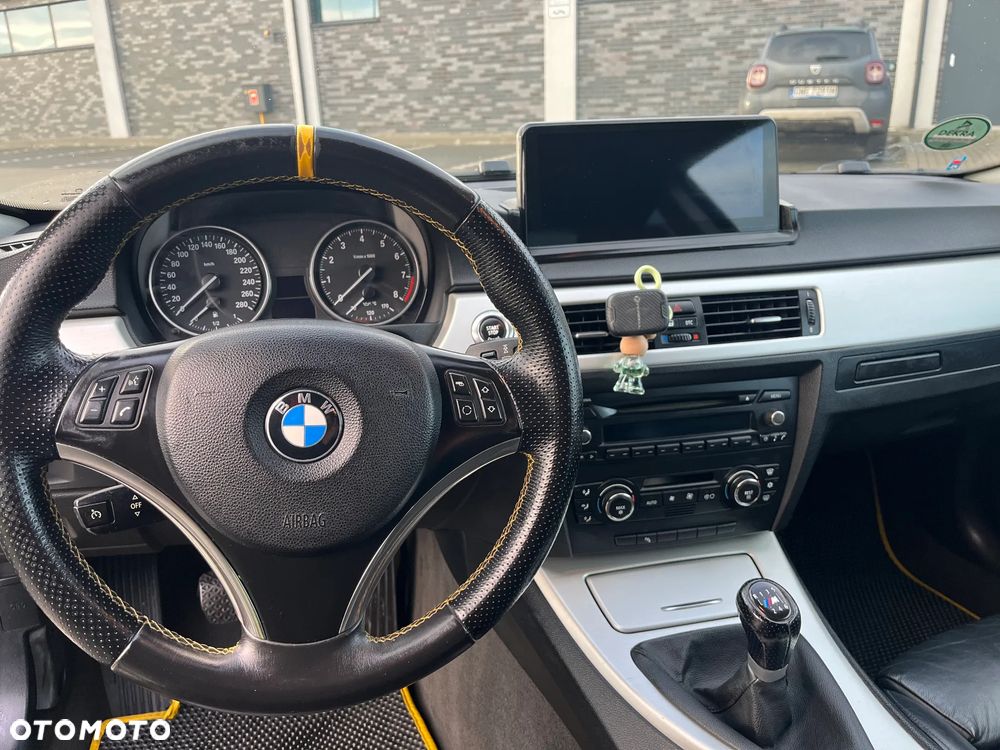 BMW Seria 3 325i - 7