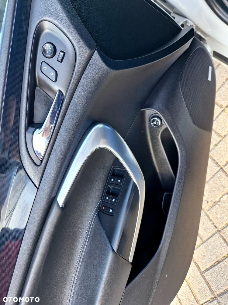 Opel Insignia - 18