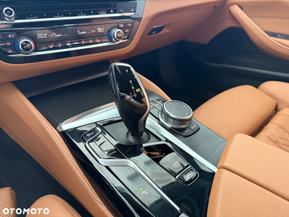BMW Seria 5 520d M Sport sport - 28