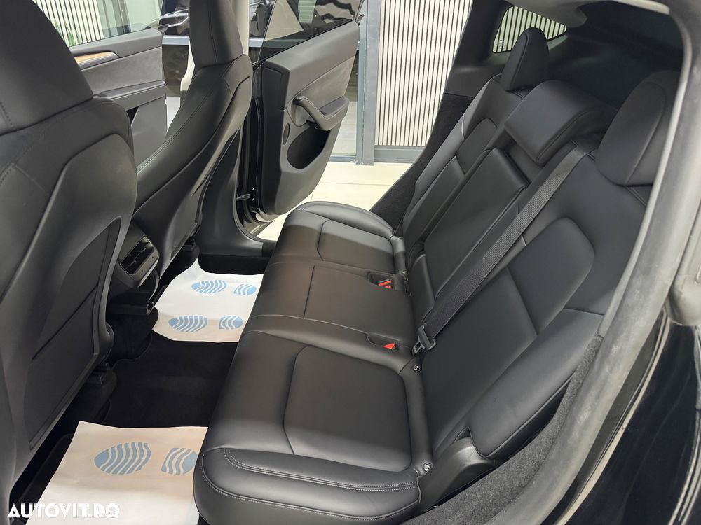 Tesla Model Y Long Range Dual Motor AWD - 7