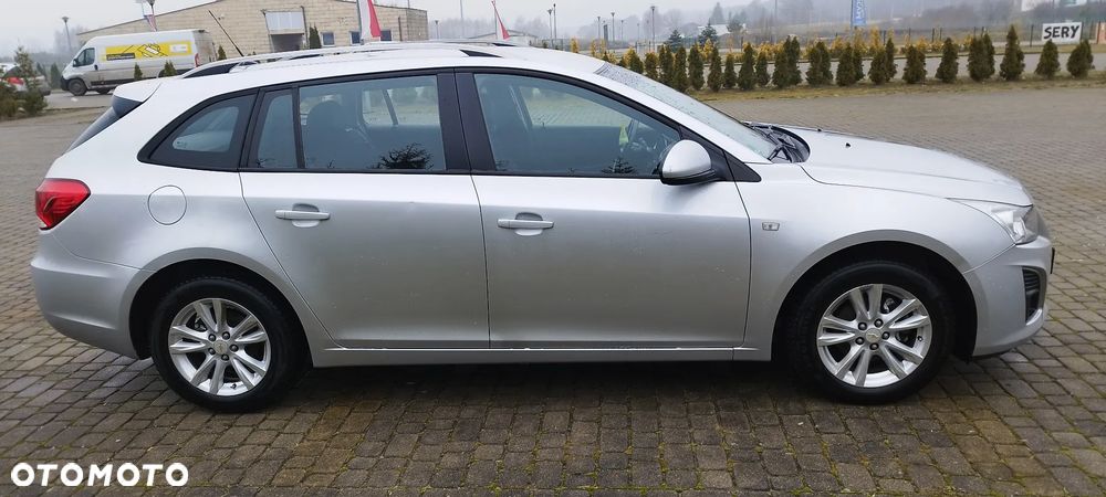 Chevrolet Cruze 1.6 LS - 4