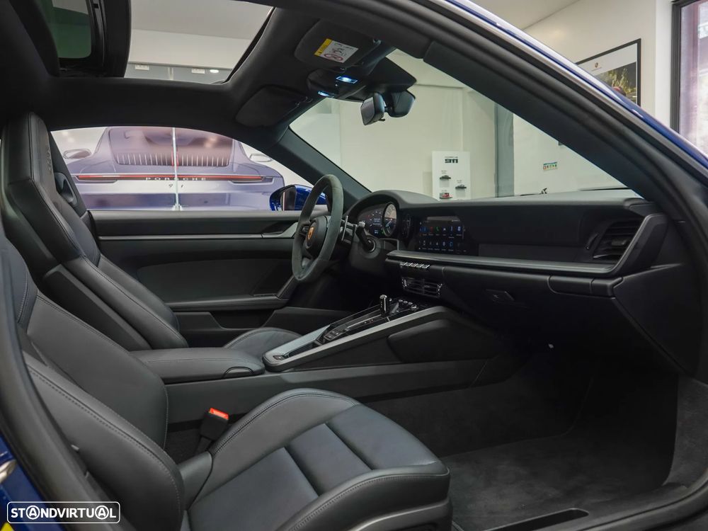 Porsche 911 (992) Carrera PDK - 39