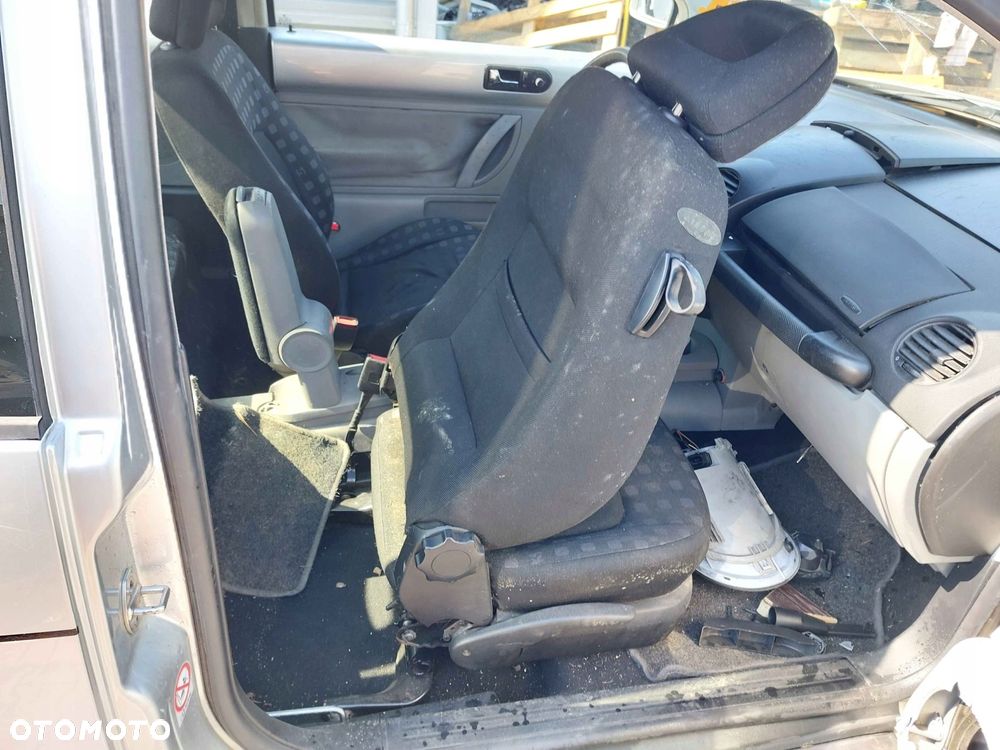 FOTEL PRAWY PRZÓD 3D VOLKSWAGEN NEW BEETLE I - 5
