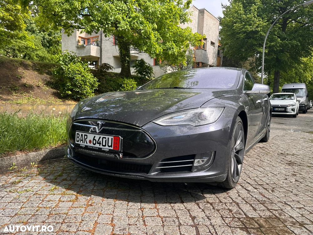 Tesla Model S - 1