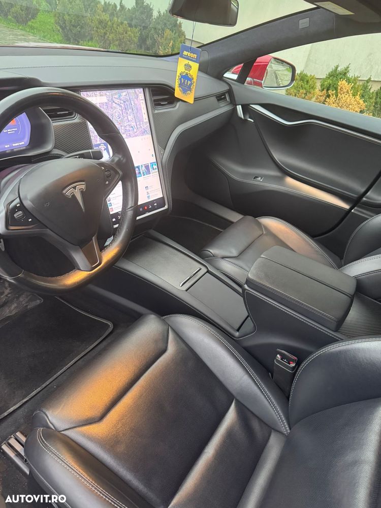 Tesla Model S - 8