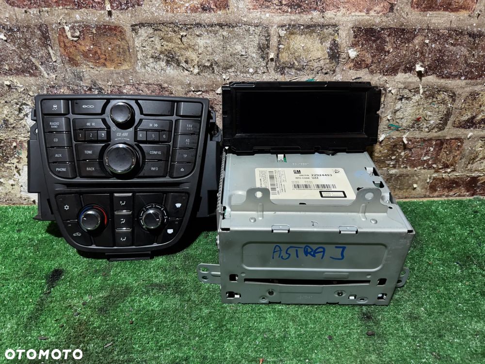RADIO ODTWARZACZ CD PANEL EKRAN CD 400 22924493 / UZZ OPEL ASTRA J - 1