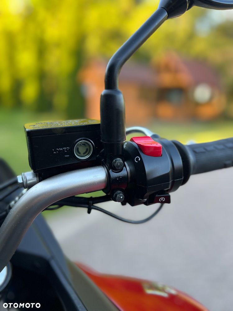 Suzuki DL - 22